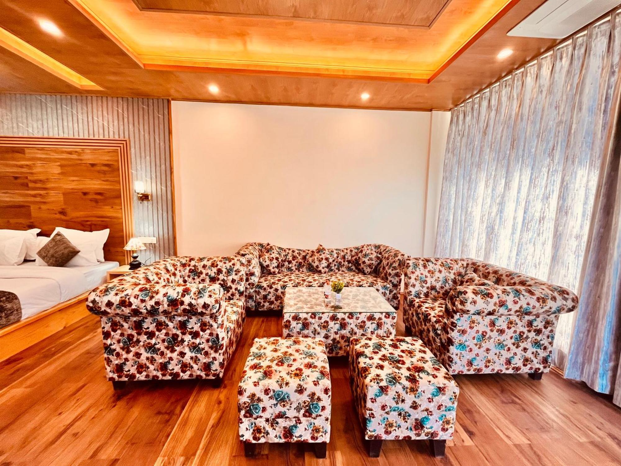 Naina Deventure Resort, Manali - Premium Rooms With Centrally Heated & Scenic View Kültér fotó