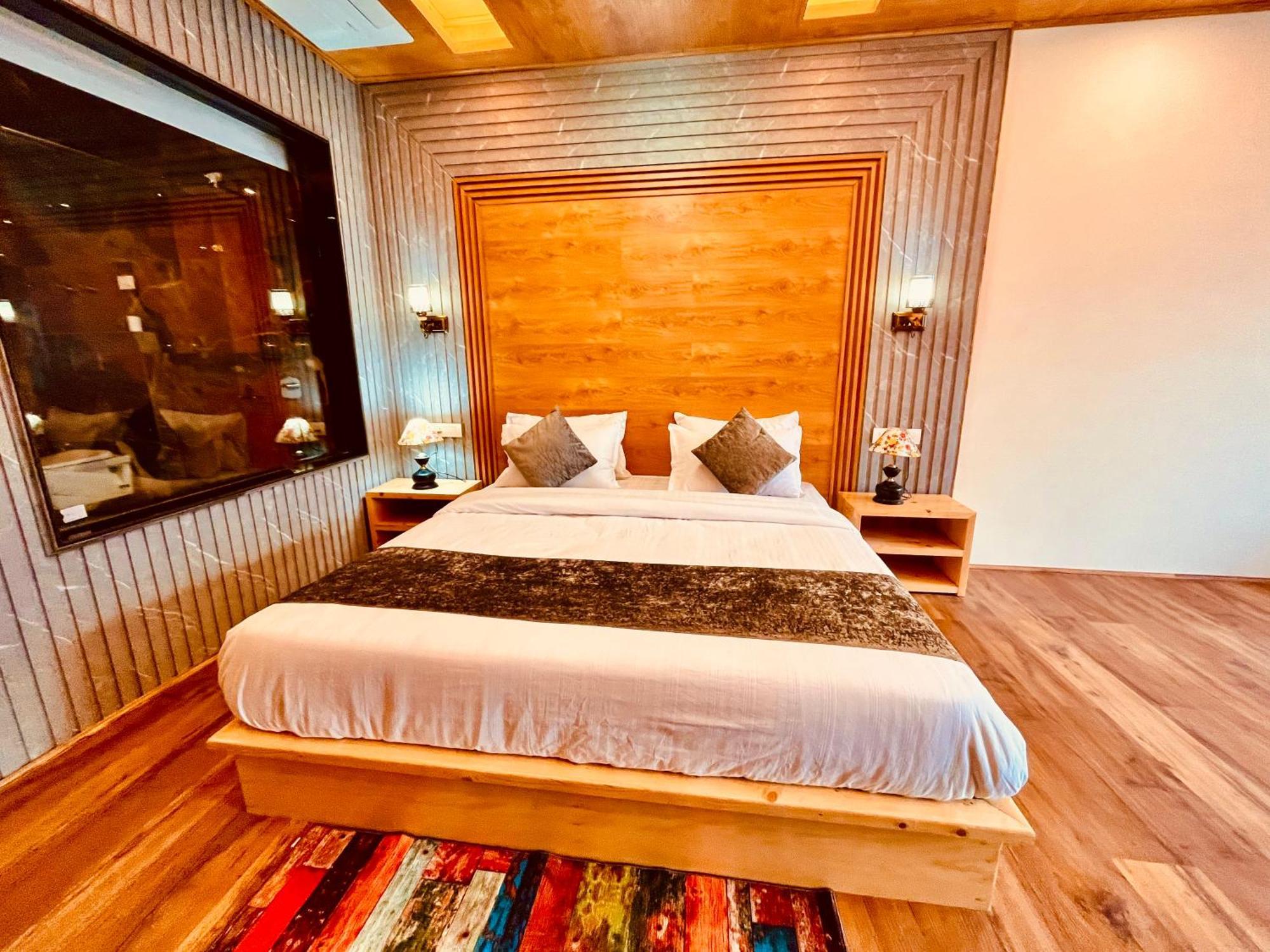 Naina Deventure Resort, Manali - Premium Rooms With Centrally Heated & Scenic View Kültér fotó