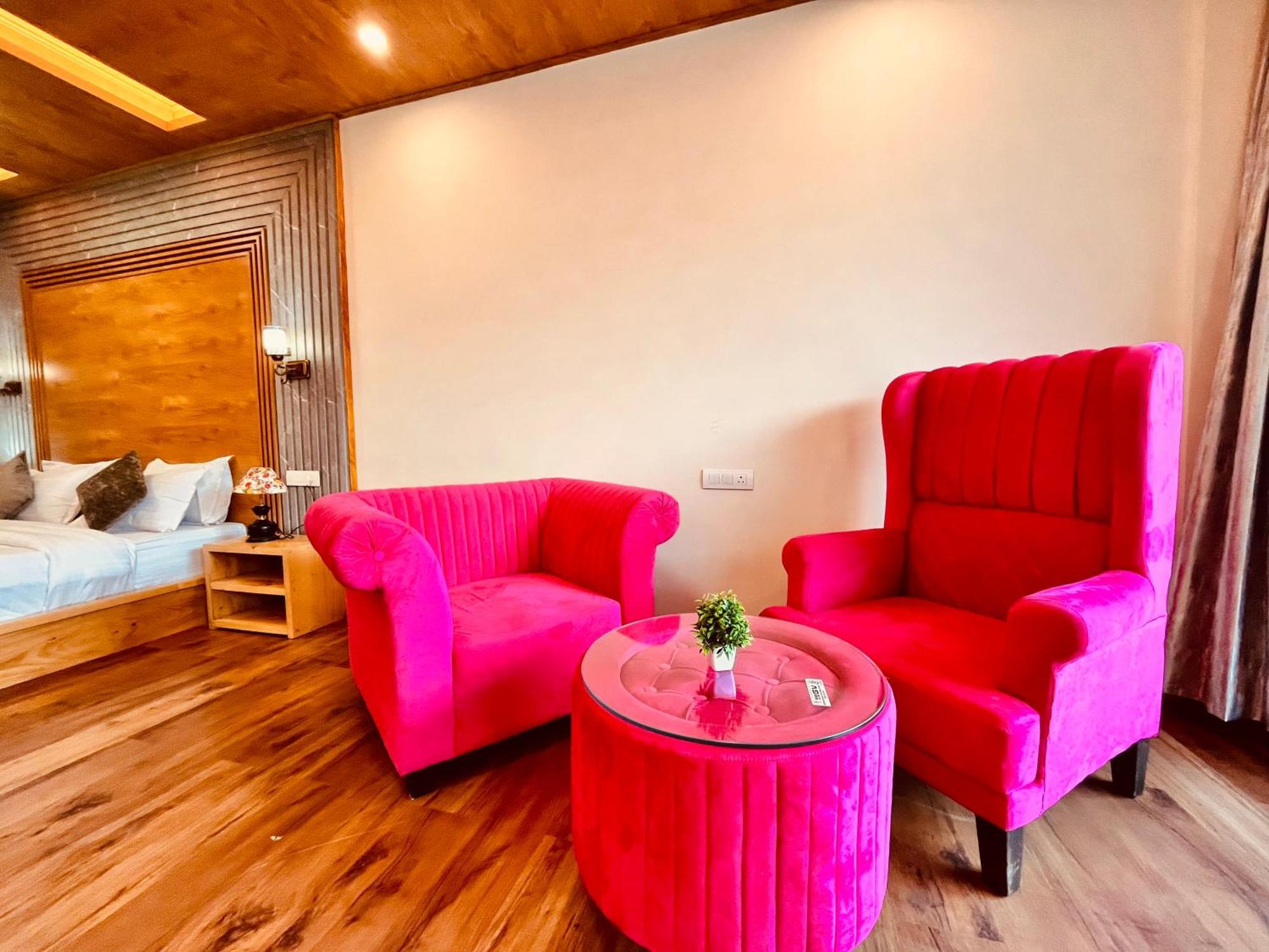 Naina Deventure Resort, Manali - Premium Rooms With Centrally Heated & Scenic View Kültér fotó